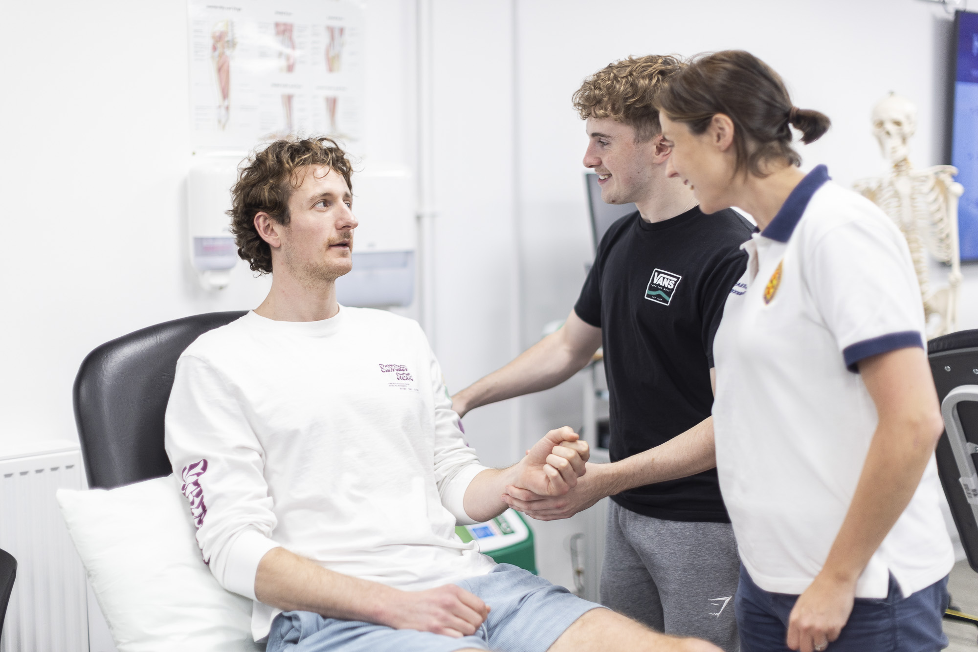2 Students and a teacher at a Physiotherapy class